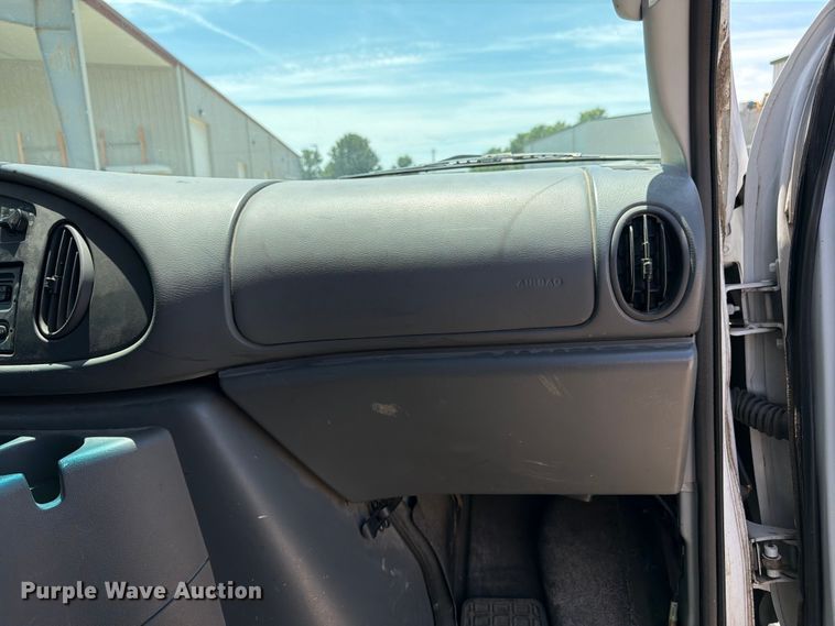 image for item FK3083 2003 Ford E250 van