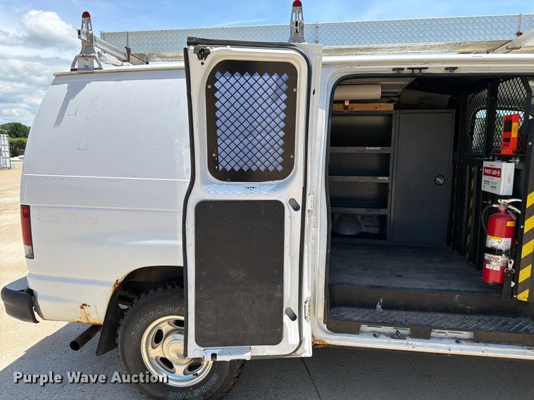 image for item FK3083 2003 Ford E250 van