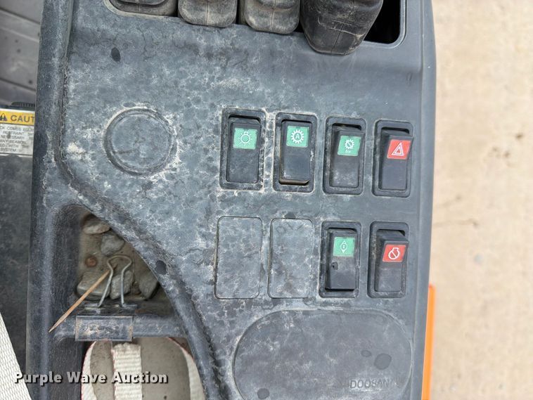 image for item FK4503 Doosan D70S-7 forklift