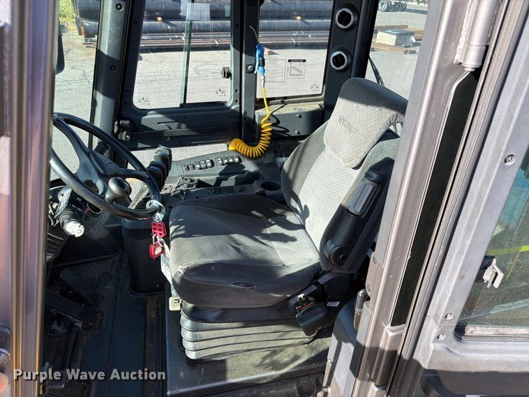 image for item FK4504 2016 Hyundai 130D-9 forklift