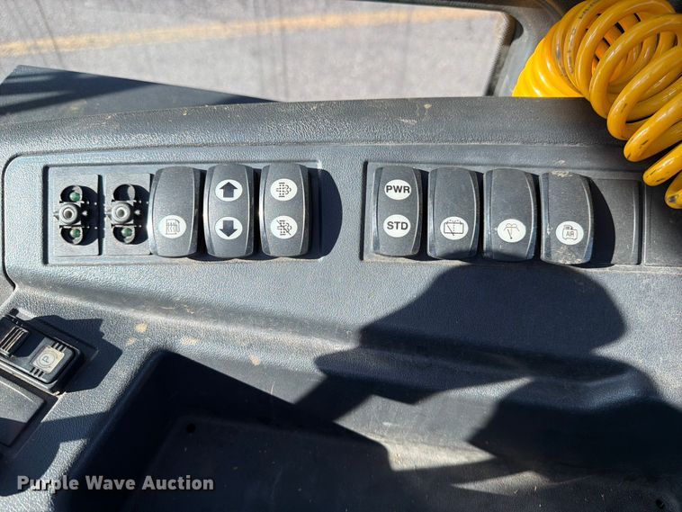 image for item FK4504 2016 Hyundai 130D-9 forklift