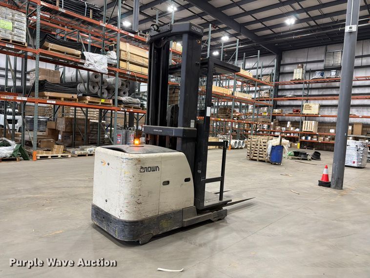 image for item FM7543 2019 Crown SP3520-30 order picker