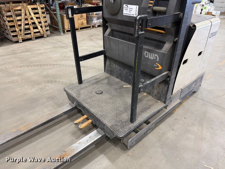 image for item FM7543 2019 Crown SP3520-30 order picker