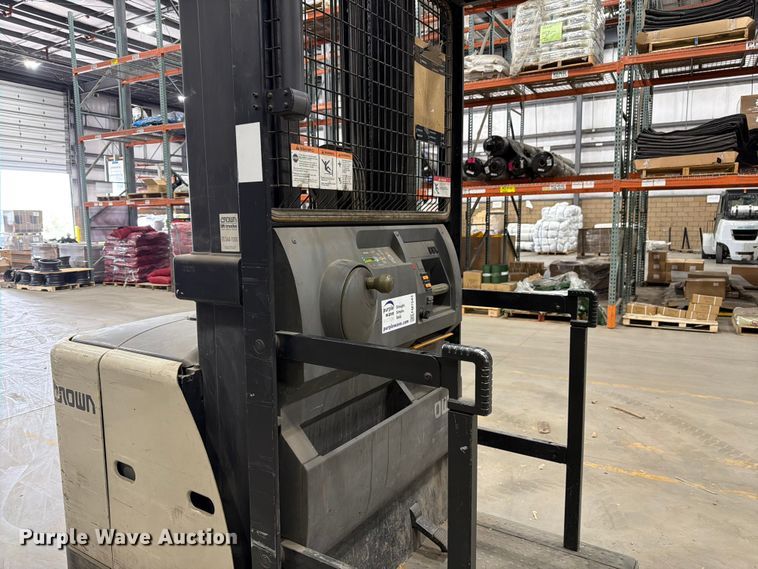 image for item FM7543 2019 Crown SP3520-30 order picker