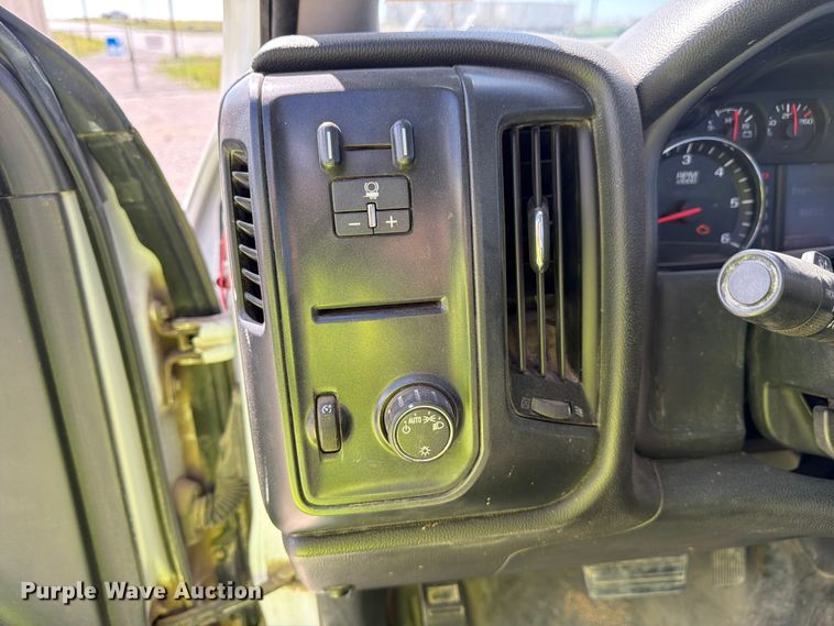 image for item FM7544 2016 Chevrolet Silverado 2500 pickup truck