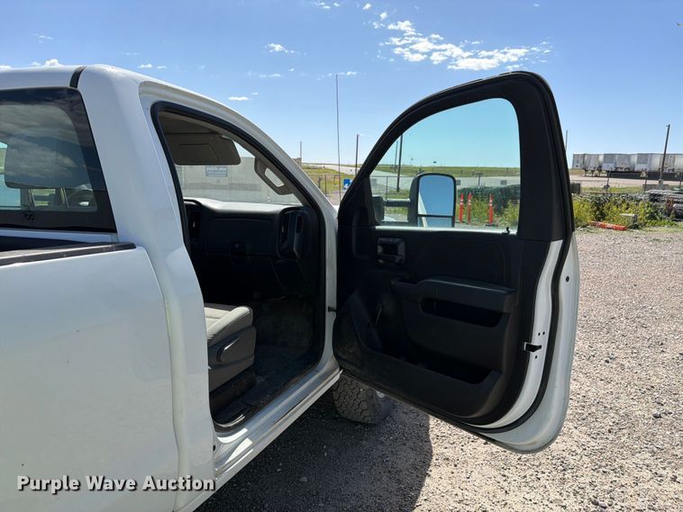 image for item FM7544 2016 Chevrolet Silverado 2500 pickup truck