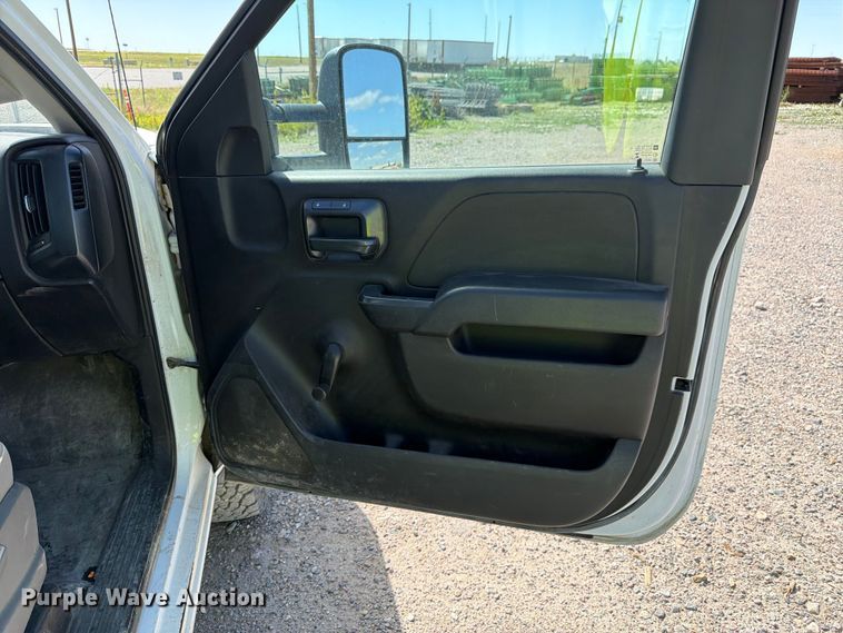 image for item FM7544 2016 Chevrolet Silverado 2500 pickup truck