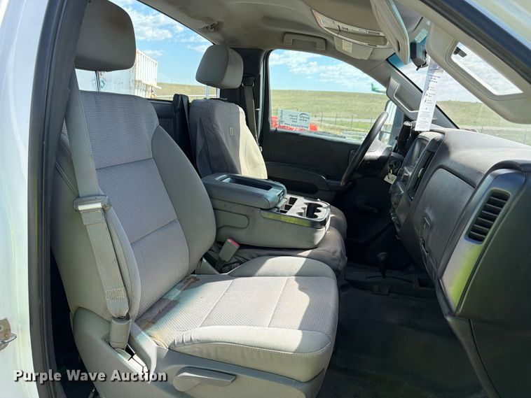 image for item FM7544 2016 Chevrolet Silverado 2500 pickup truck