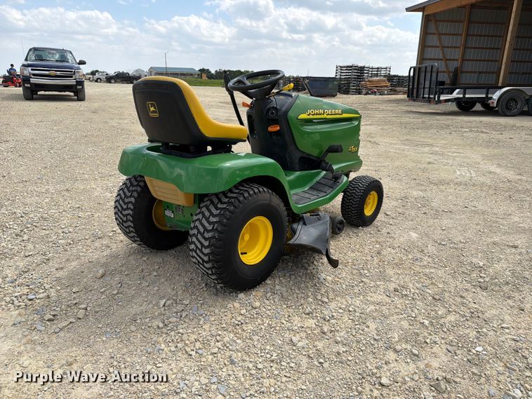 image for item NA9527 1999 John Deere LT155 lawn mower