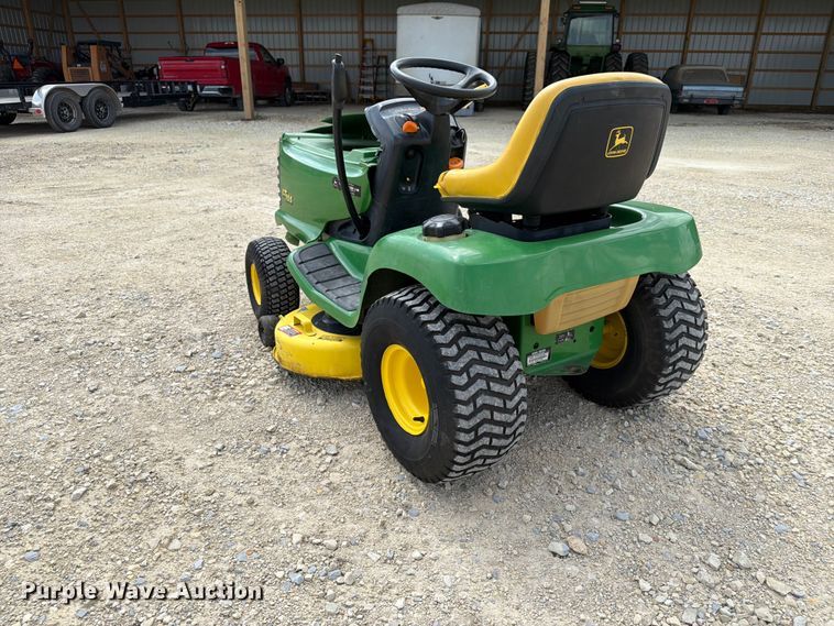image for item NA9527 1999 John Deere LT155 lawn mower