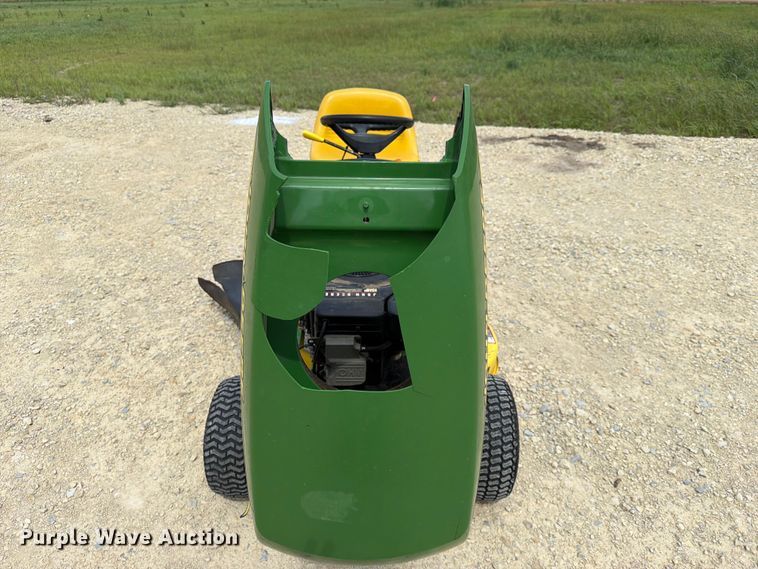 image for item NA9527 1999 John Deere LT155 lawn mower