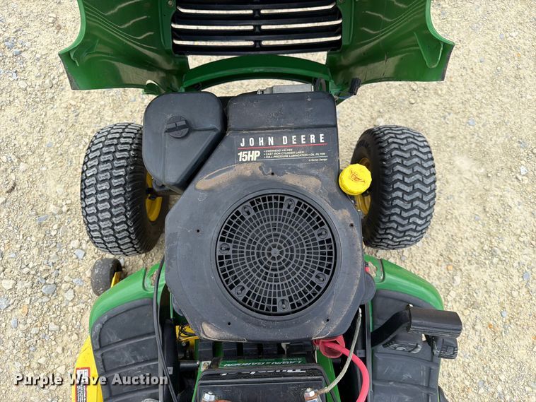 image for item NA9527 1999 John Deere LT155 lawn mower