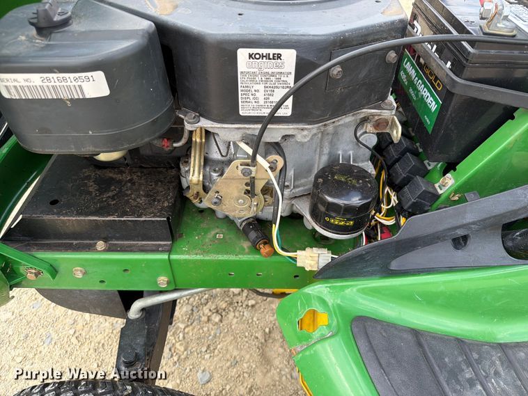 image for item NA9527 1999 John Deere LT155 lawn mower
