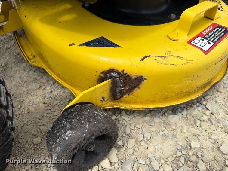 image for item NA9527 1999 John Deere LT155 lawn mower