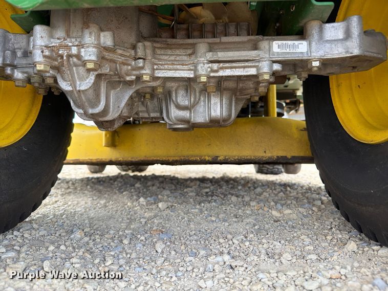 image for item NA9527 1999 John Deere LT155 lawn mower
