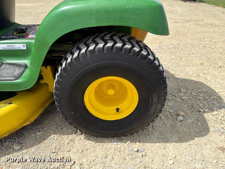 image for item NA9527 1999 John Deere LT155 lawn mower