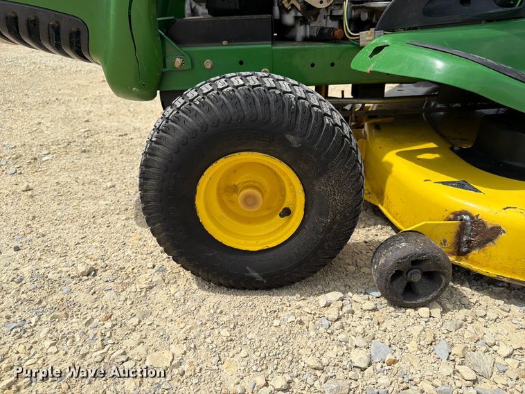 image for item NA9527 1999 John Deere LT155 lawn mower