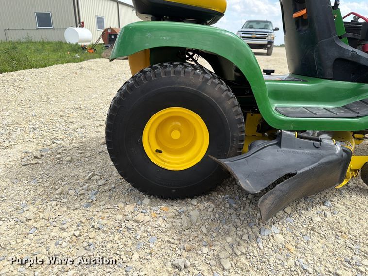 image for item NA9527 1999 John Deere LT155 lawn mower