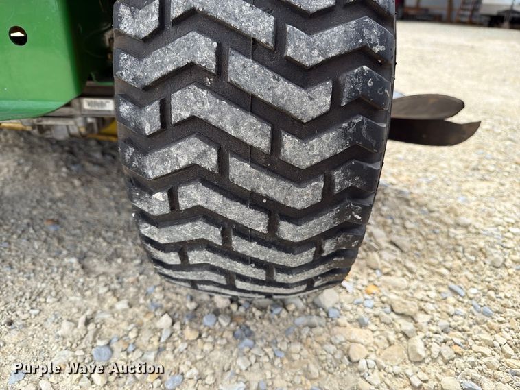 image for item NA9527 1999 John Deere LT155 lawn mower