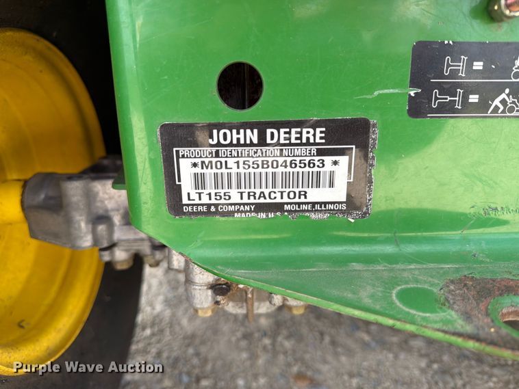 image for item NA9527 1999 John Deere LT155 lawn mower