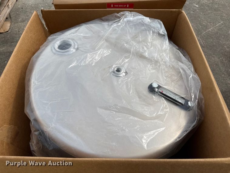 image for item ND9526 (4) aluminum hydraulic tanks