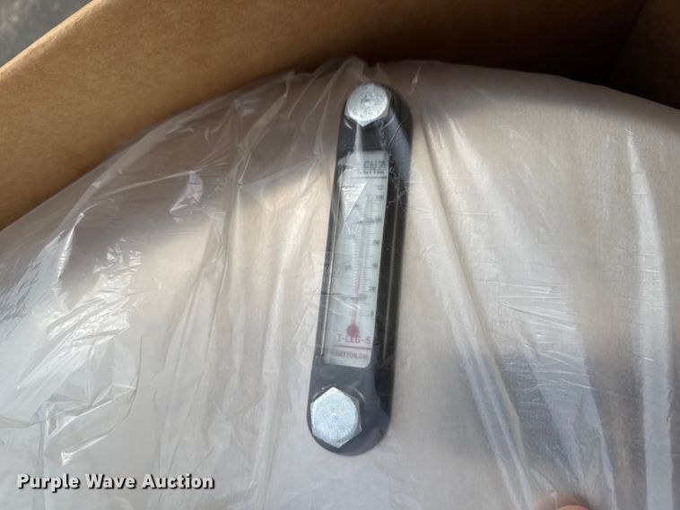 image for item ND9527 (3) aluminum hydraulic tanks