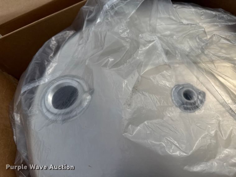 image for item ND9527 (3) aluminum hydraulic tanks