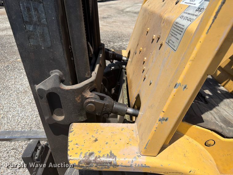 image for item NJ9039 2010 Hyster H50XM forklift