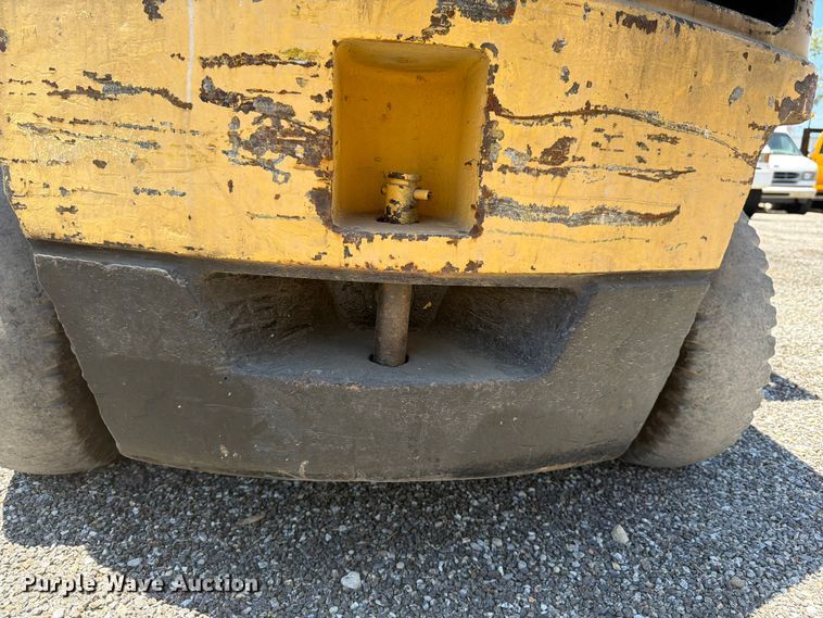 image for item NJ9039 2010 Hyster H50XM forklift