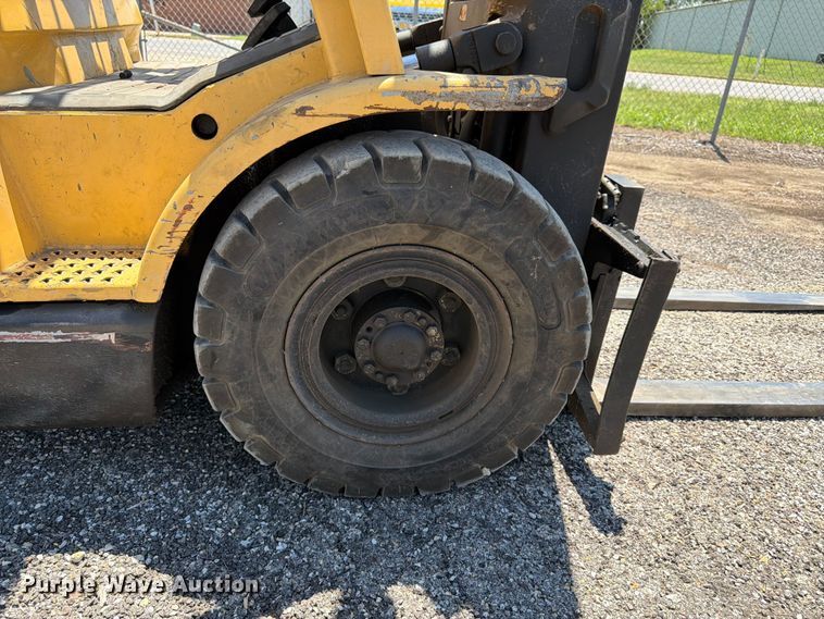image for item NJ9039 2010 Hyster H50XM forklift