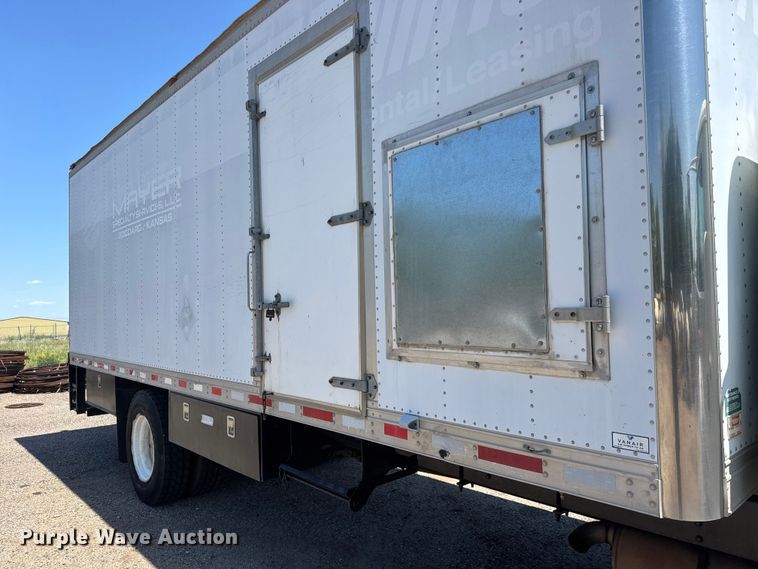 image for item NJ9045 1999 International 4900 box truck