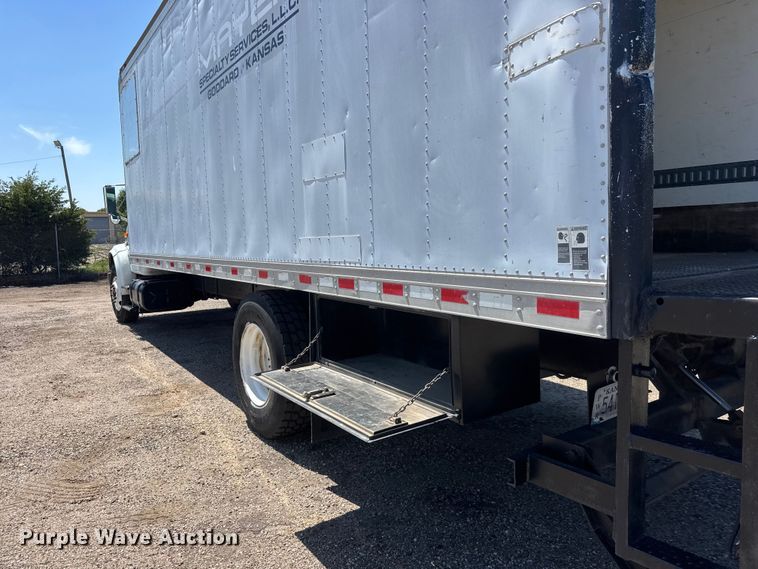 image for item NJ9045 1999 International 4900 box truck
