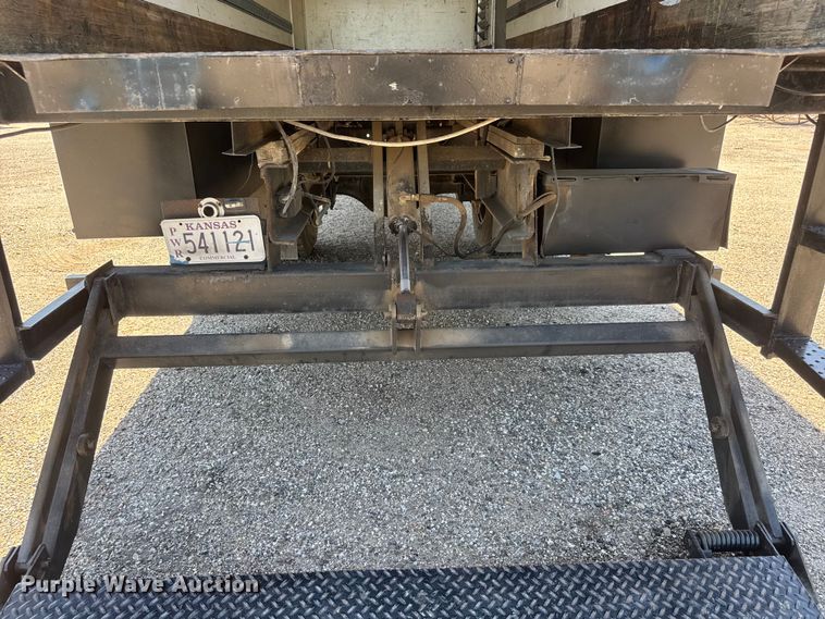 image for item NJ9045 1999 International 4900 box truck