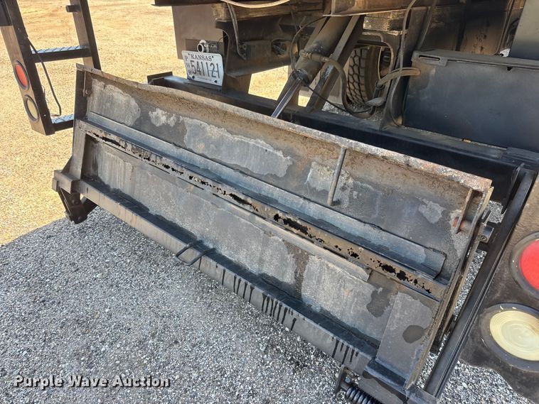image for item NJ9045 1999 International 4900 box truck