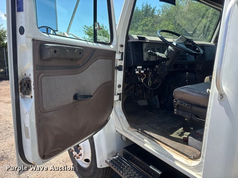 image for item NJ9045 1999 International 4900 box truck
