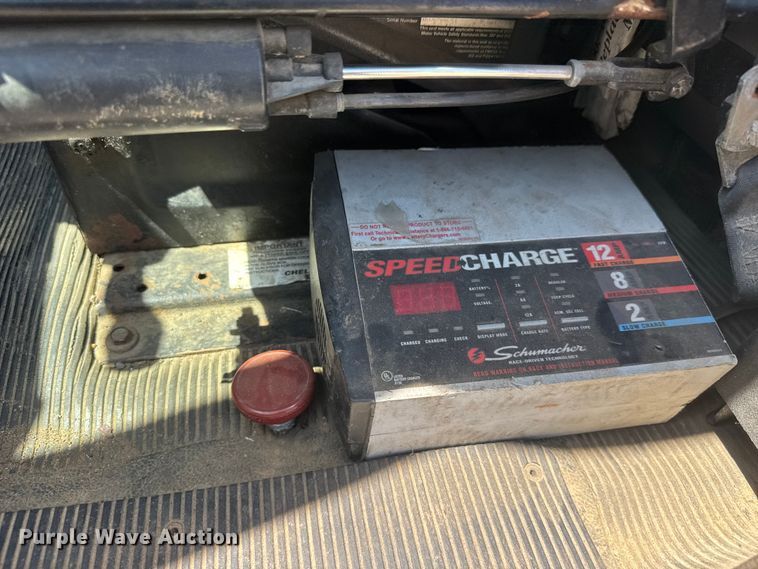 image for item NJ9045 1999 International 4900 box truck