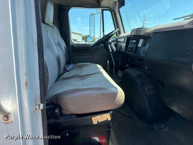 image for item NJ9045 1999 International 4900 box truck