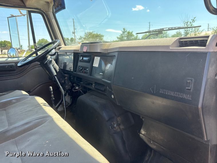 image for item NJ9045 1999 International 4900 box truck