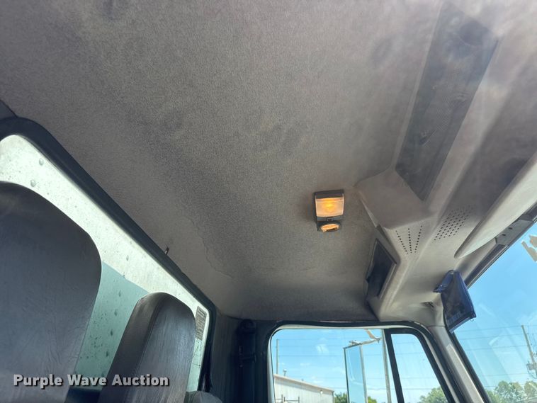 image for item NJ9045 1999 International 4900 box truck