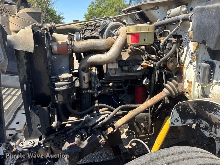 image for item NJ9045 1999 International 4900 box truck