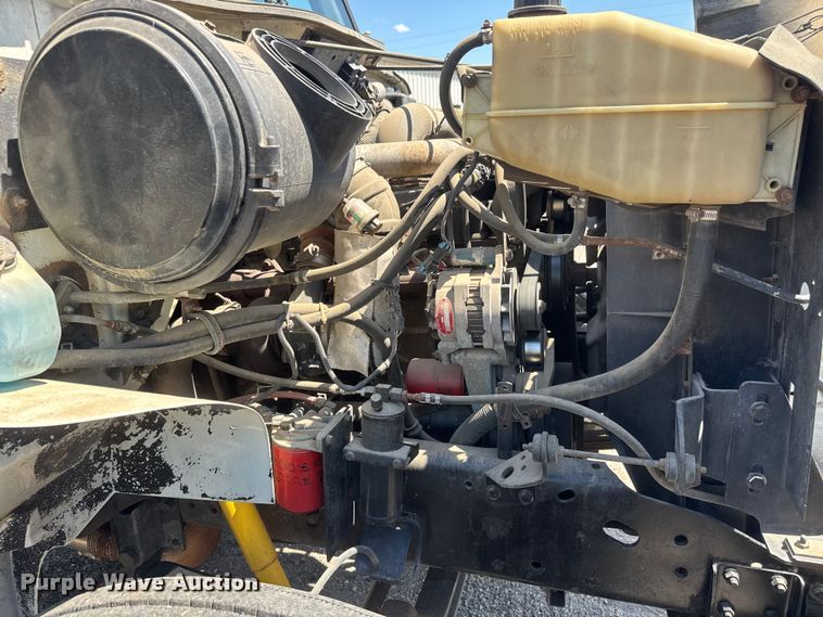 image for item NJ9045 1999 International 4900 box truck
