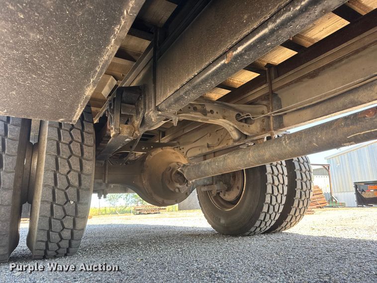 image for item NJ9045 1999 International 4900 box truck