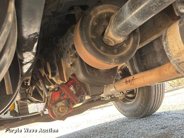 image for item NJ9045 1999 International 4900 box truck