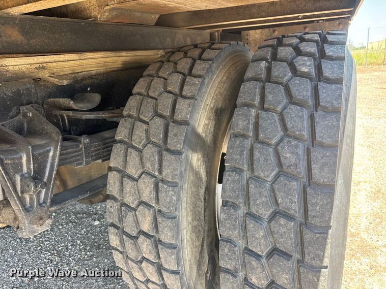 image for item NJ9045 1999 International 4900 box truck