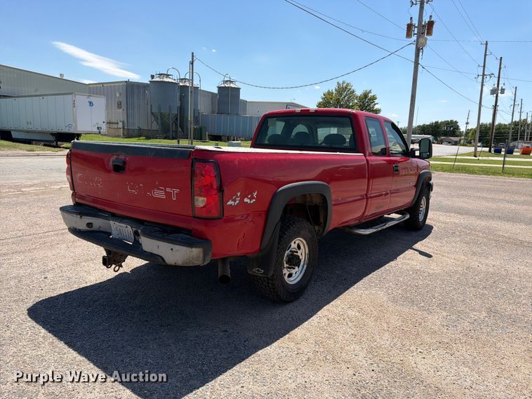 image for item NJ9046 2005 Chevrolet Silverado 2500 Ext. Cab pickup truck