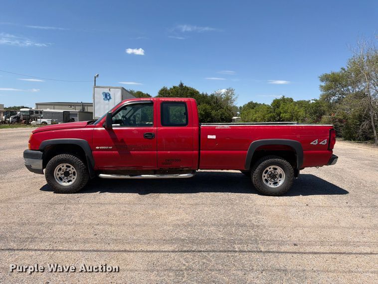 image for item NJ9046 2005 Chevrolet Silverado 2500 Ext. Cab pickup truck