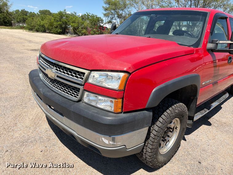 image for item NJ9046 2005 Chevrolet Silverado 2500 Ext. Cab pickup truck