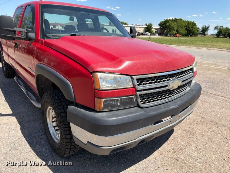 image for item NJ9046 2005 Chevrolet Silverado 2500 Ext. Cab pickup truck