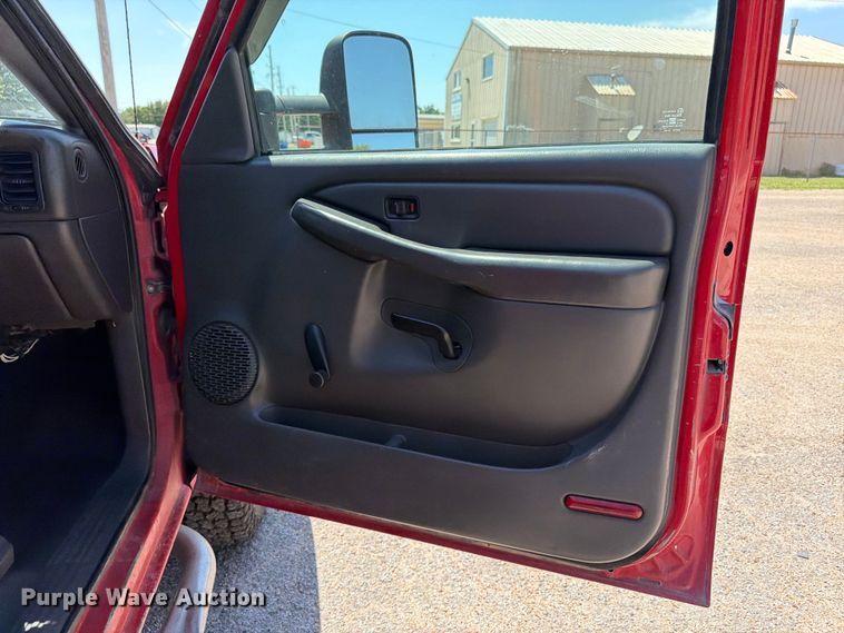 image for item NJ9046 2005 Chevrolet Silverado 2500 Ext. Cab pickup truck