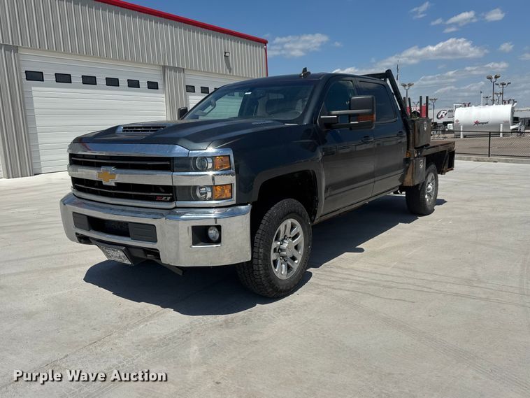 2019 Chevrolet Silverado 2500HD Crew Cab flatbed pickup truck